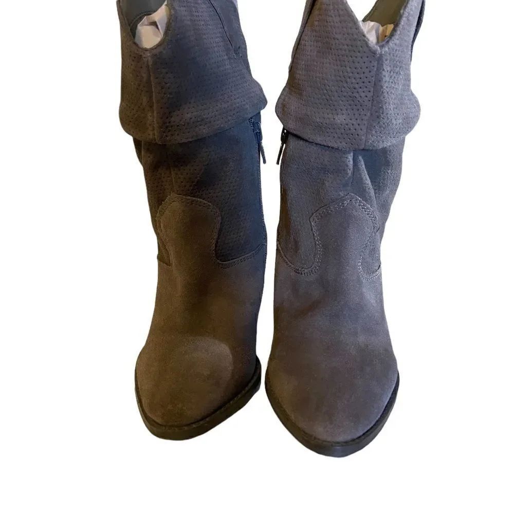 NWOT Charles gray Zulu swede short boots US size 6